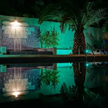 Camaleao With Waterfall Pool By Lovelystay ヴィラ *